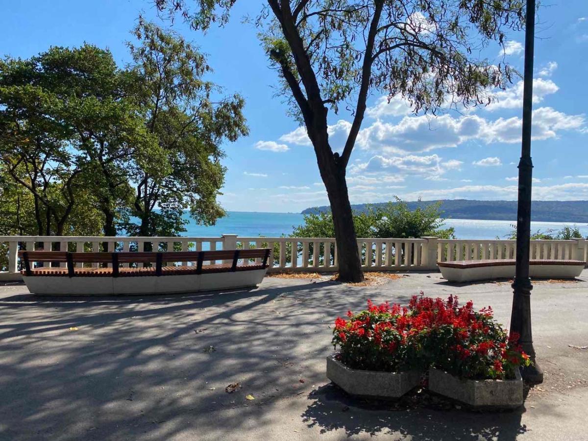 Мarelis Luxe Port Apartment Varna Eksteriør billede