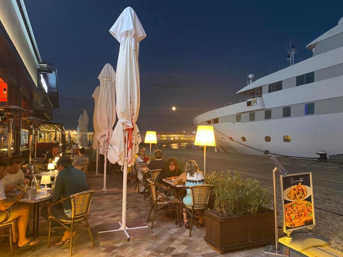 Мarelis Luxe Port Apartment Varna Eksteriør billede