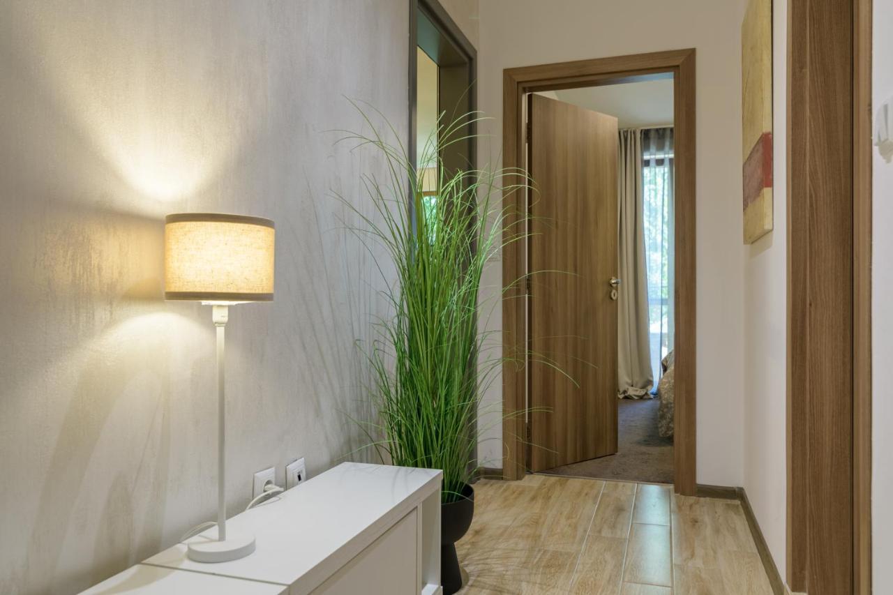 Мarelis Luxe Port Apartment Varna Eksteriør billede