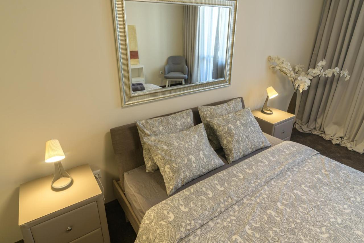 Мarelis Luxe Port Apartment Varna Eksteriør billede