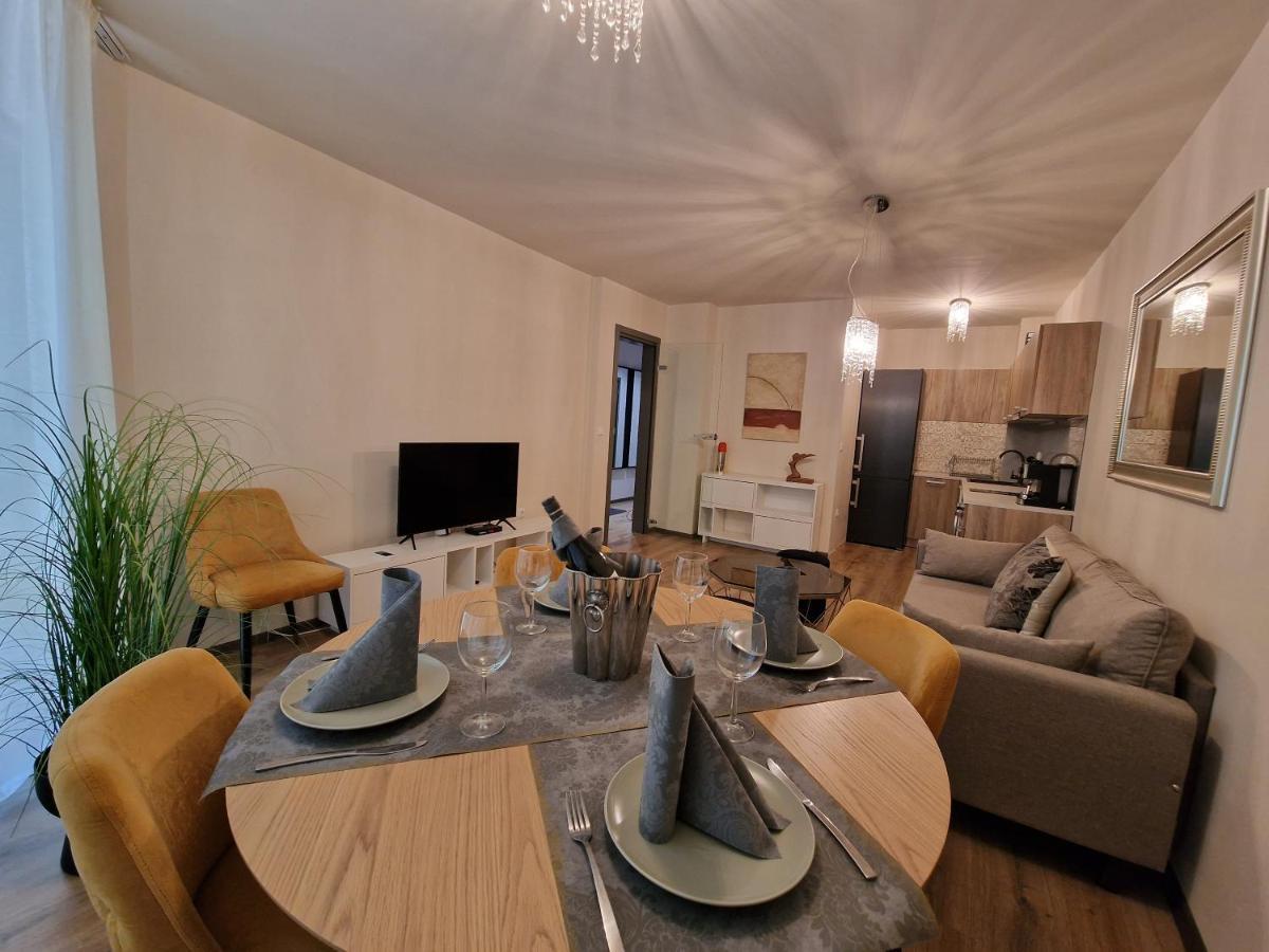 Мarelis Luxe Port Apartment Varna Eksteriør billede